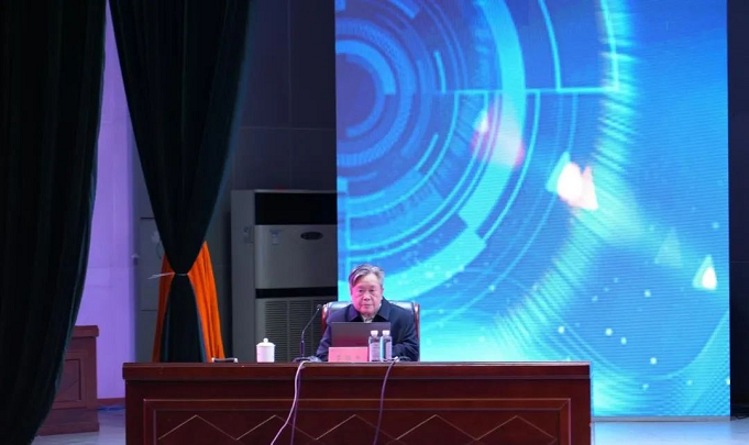 院士進(jìn)校園 中國工程院院士李國杰在我市作科技講座，引領(lǐng)學(xué)子探索圖靈信息新世界